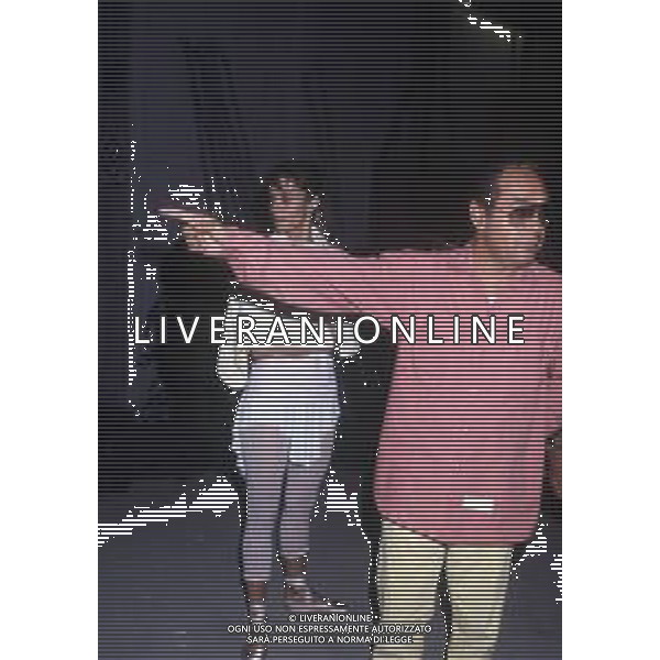 DIAP-RETROSPETTIVA GIANNI BONCOMPAGNI CONDUTTORE RADIOFONICO E PAROLIERE NELLA FOTO GIANNI BONCOMPAGNI CON ALESSANDRA MARTINEZ A ROMA NELL\'ANNO 1985 AG ALDO LIVERANI SAS  