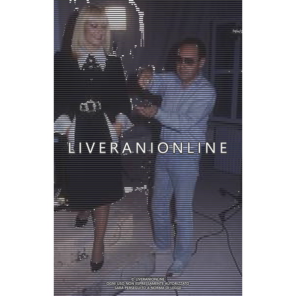 DIAP-RETROSPETTIVA GIANNI BONCOMPAGNI CONDUTTORE RADIOFONICO E PAROLIERE NELLA FOTO GIANNI BONCOMPAGNI CON RAFFAELLA CARRA\' NELL\'ANNO 1985 AG ALDO LIVERANI SAS 