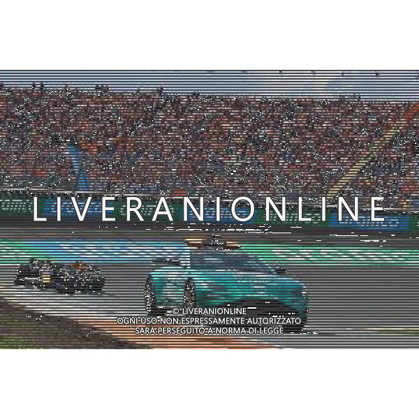 Max Verstappen (NLD) Red Bull Racing RB19 leads behind the Aston Martin FIA Safety Car. 27.08.2023. Formula 1 World Championship, Rd 14, Dutch Grand Prix, Zandvoort, Netherlands, Race Day. - www.xpbimages.com, EMail: requests@xpbimages.com © Copyright: Miltenburg / XPB Images ONLY ITALY-AG ALDO LIVERANI SAS