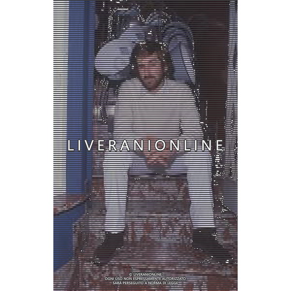 RETROSPETTIVA NANNI MORETTI REGISTA NELLA FOTO NANNI MORETTI A MILANO NELL\'ANNO 1984 TERRAZZA MARTINI AG ALDO LIVERANI SAS  