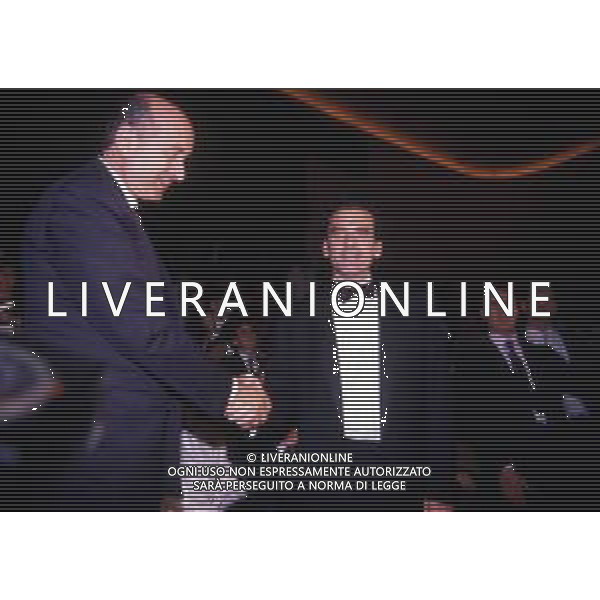 DIAP-RETROSPETTIVA MASSIMO TROISI ATTORE NELLA FOTO MASSIMO TROISI CON CIRIACO DE MITA A VENEZIA NELL\'ANNO 1989 AG ALDO LIVERANI SAS