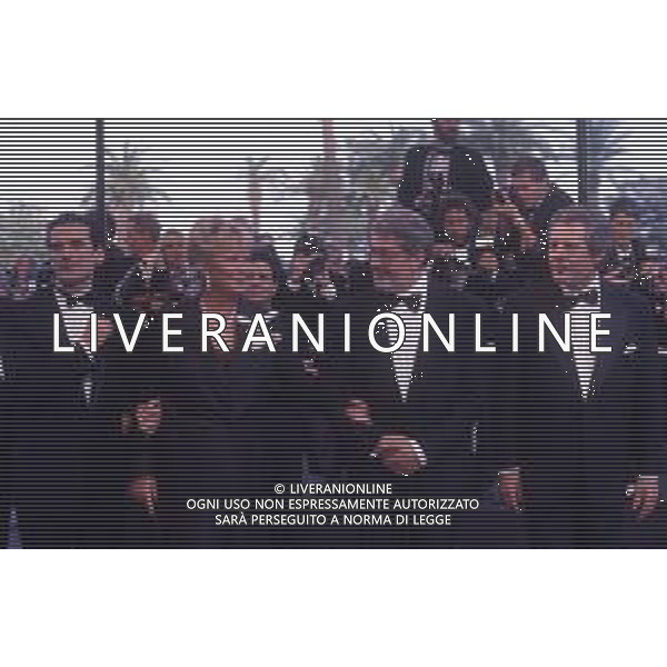 DIAP- RETROSPETTIVA MASSIMO TROISI ATTORE NELLA FOTO MASSIMO TROISI CON MARINA VLADY E ETTORE SCOLA E MARCELLO MASTROIANNI A CANNES NELL\'ANNO 1989 AG ALDO LIVERANI SAS 