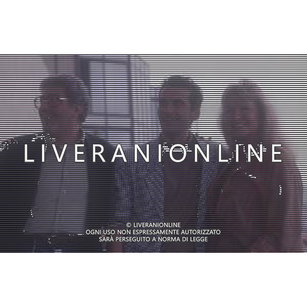 DIAP- RETROSPETTIVA MASSIMO TROISI ATTORE NELLA FOTO MASSIMO TROISI CON MARINA VLADY E ETTORE SCOLA A CANNES NELL\'ANNO 1989 AG ALDO LIVERANI SAS 