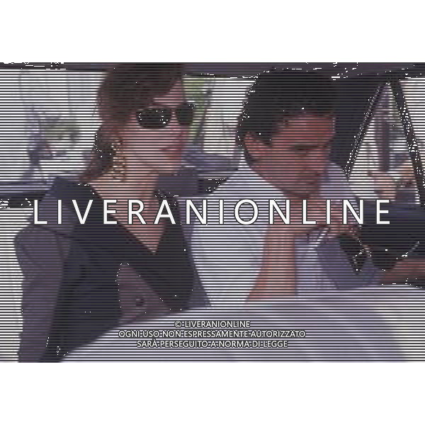 DIAP-RETROSPETTIVA MASSIMO TROISI ATTORE NELLA FOTO MASSIMO TROISI CON CLARISSA BURT A CANNES NELL\'ANNO 1989 AG ALDO LIVERANI SAS