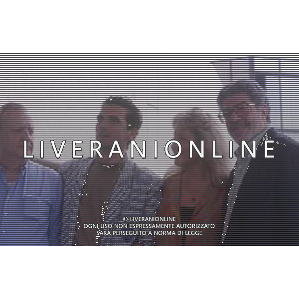 DIAP- RETROSPETTIVA MASSIMO TROISI ATTORE NELLA FOTO MASSIMO TROISI CON MARIO CECCHI GORI MARINA VLADY E ETTORE SCOLA A CANNES NELL\'ANNO 1989 AG ALDO LIVERANI SAS