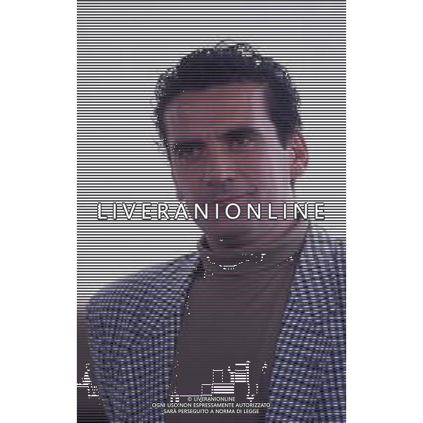 DIAP-RETROSPETTIVA MASSIMO TROISI ATTORE NELLA FOTO MASSIMO TROISI A CANNES NELL\'ANNO 1989 AG ALDO LIVERANI SAS 