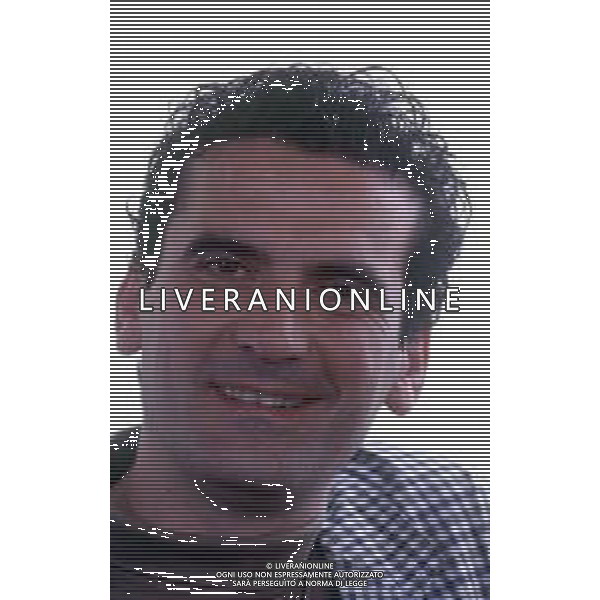 DIAP-RETROSPETTIVA MASSIMO TROISI ATTORE NELLA FOTO MASSIMO TROISI A CANNES NELL\'ANNO 1989 AG ALDO LIVERANI SAS 