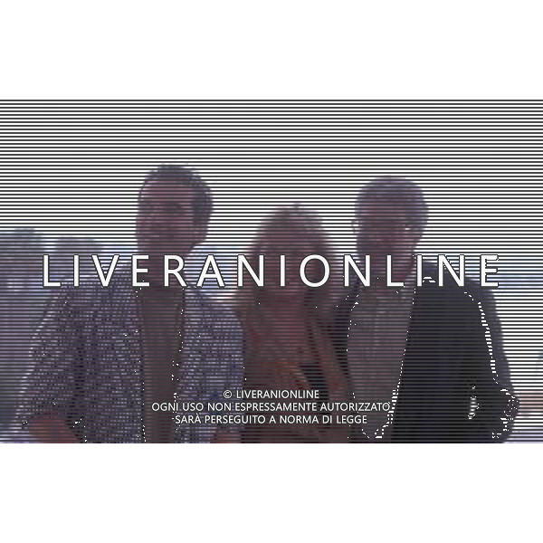 DIAP- RETROSPETTIVA MASSIMO TROISI ATTORE NELLA FOTO MASSIMO TROISI MARINA VLADY CON ETTORE SCOLA A CANNES NELL\'ANNO 1989 AG ALDO LIVERANI SAS