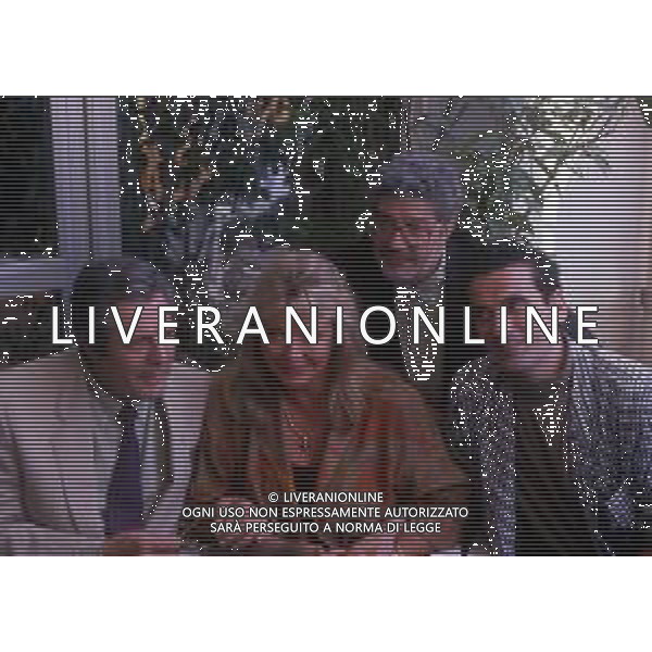 DIAP- RETROSPETTIVA MASSIMO TROISI ATTORE NELLA FOTO MARCELLO MASTROIANNI CON MARINA VLADY ETTORE SCOLA E MASSIMO TROISI A CANNES NELL\'ANNO 1989 AG ALDO LIVERANI SAS