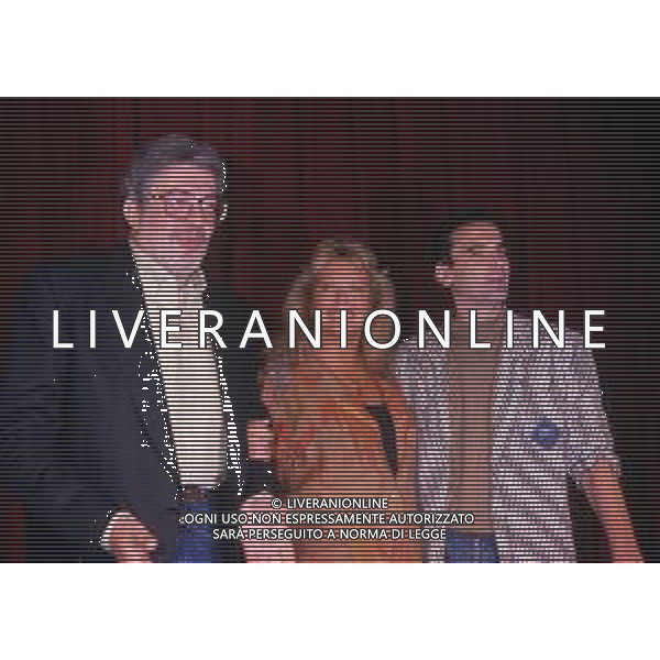 DIAP-RETROSPETTIVA MASSIMO TROISI ATTORE NELLA FOTO ETTORE SCOLA CON MARINA VLADY E MASSIMO TROISI A CANNES NELL\'ANNO 1989 AG ALDO LIVERANI SAS
