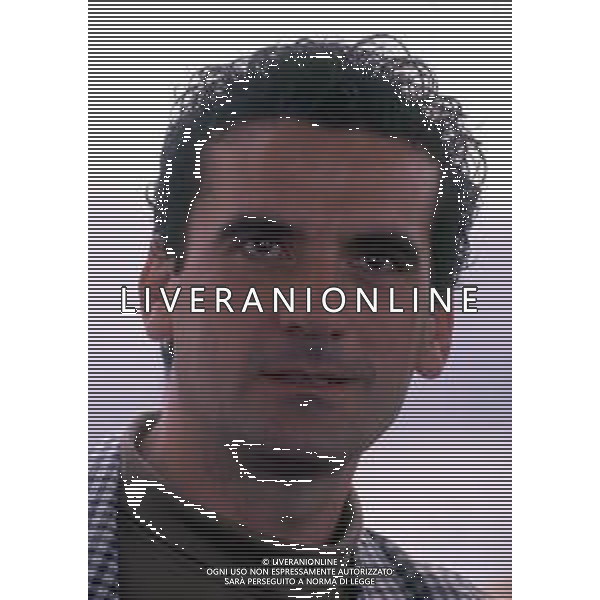 DIAP-RETROSPETTIVA MASSIMO TROISI ATTORE NELLA FOTO MASSIMO TROISI A CANNES NELL\'ANNO 1989 AG ALDO LIVERANI SAS 