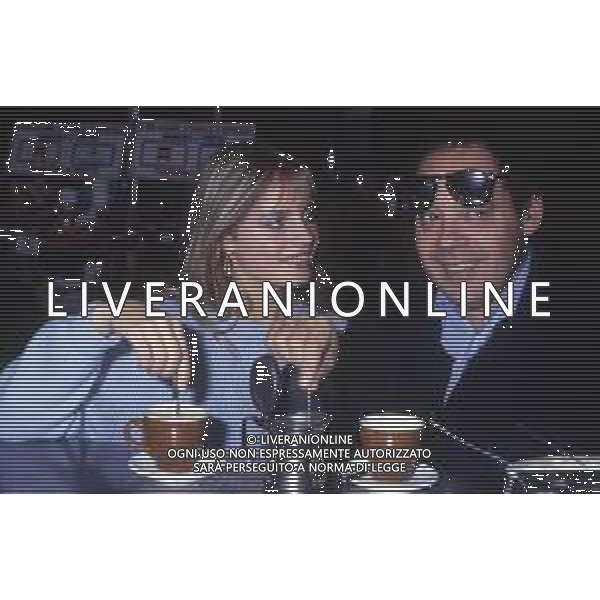 DIAP-RETROSPETTIVA GIANNI BONCOMPAGNI CONDUTTORE RADIOFONICO E PAROLIERE NELLA FOTO GIANNI BONCOMPAGNI CON ISABELLA FERRARI A ROMA NELL\'ANNO 1981 AG ALDO LIVERANI SAS