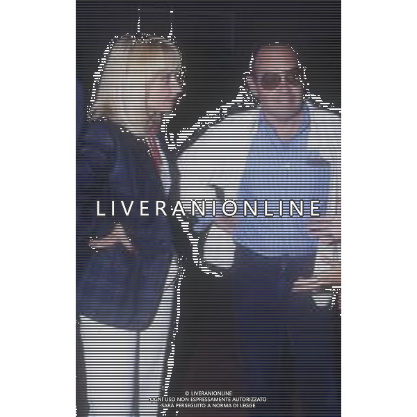 DIAP-RETROSPETTIVA GIANNI BONCOMPAGNI CONDUTTORE RADIOFONICO E PAROLIERE NELLA FOTO GIANNI BONCOMPAGNI CON RAFFAELLA CARRA\'A ROMA NELL\'ANNO 1983 AG ALDO LIVERANI SAS