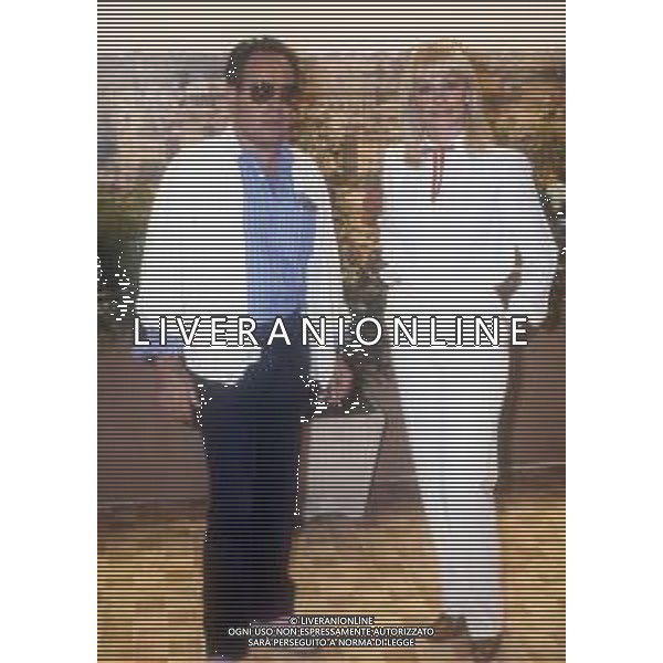 DIAP-RETROSPETTIVA GIANNI BONCOMPAGNI CONDUTTORE RADIOFONICO E PAROLIERE NELLA FOTO GIANNI BONCOMPAGNI CON RAFFAELLA CARRA\'A ROMA NELL\'ANNO 1983 AG ALDO LIVERANI SAS