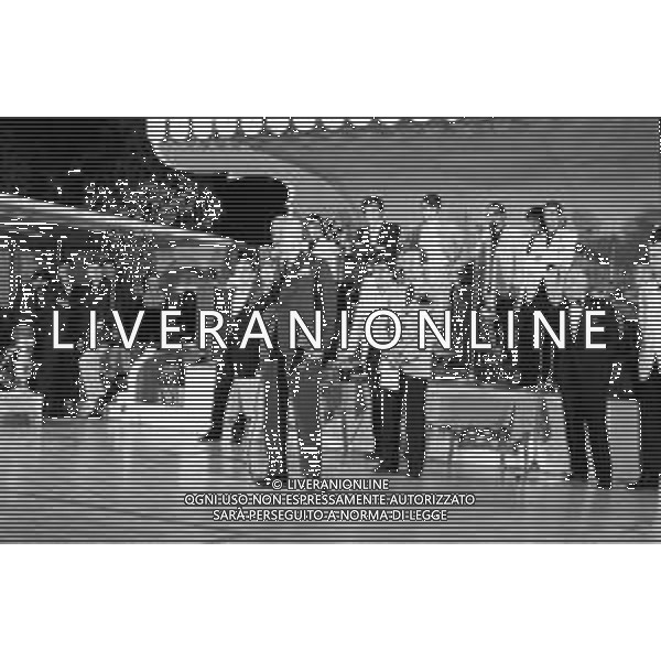 Neg- RETROSPETTIVA VITTORIO DE SICA ATTORE E REGISTA NELLA FOTO RICEVE UN PREMIO AL SAVIOLI DI RICCIONE NELL\'ANNO 1970 AG ALDO LIVERANI SAS