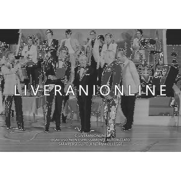 Neg- RETROSPETTIVA VITTORIO DE SICA ATTORE E REGISTA NELLA FOTO RICEVE UN PREMIO AL SAVIOLI DI RICCIONE NELL\'ANNO 1970 AG ALDO LIVERANI SAS