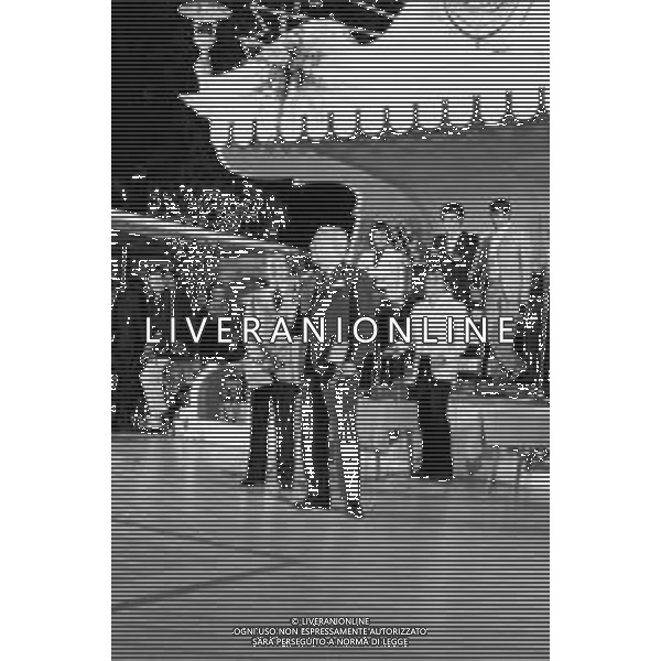 Neg- RETROSPETTIVA VITTORIO DE SICA ATTORE E REGISTA NELLA FOTO RICEVE UN PREMIO AL SAVIOLI DI RICCIONE NELL\'ANNO 1970 AG ALDO LIVERANI SAS