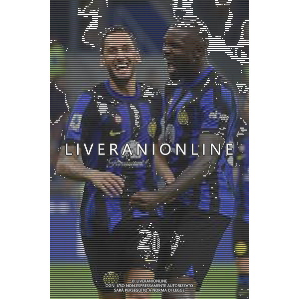 Inter vs Fiorentina nella foto Hakan Calhanoglu (Inter) e Marcus Thuram (Inter) esultano dopo il gol del 3 a 0 Milano 03-09-2023 Stadio Giuseppe Meazza - San Siro Campionato Serie A TIM - 3a giornata foto Roberto Garavaglia/ag. Aldo Liverani sas
