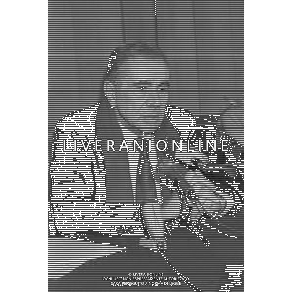 NEG-RETROSPETTIVA ENZO TORTORA PRESENTATORE TELEVISIVOO-POLITICO E GIORNALISTA NELLA FOTO ENZO TORTORA IN CONFERENZA AL TAETRO NUVO DI MILANO CONFERENZA STAMPA PARTITO RADICALE NELL\'ANNO 1985 AG ALDO LIVERANI SAS