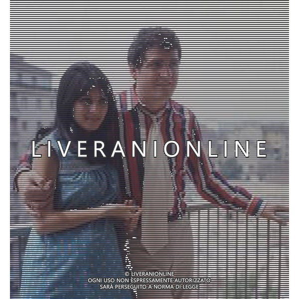 COL-RETROSPETTIVA GINO SANTERCOLE ATTORE E CANTANTE NELLA FOTO GINO SANTERCOLE CON LA PRIMA MOGLIE ANNA MORONI NELL\'ANNO 1967 A MILANO AG ALDO LIVERANI SAS