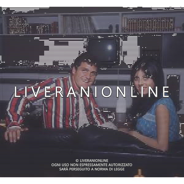 COL-RETROSPETTIVA GINO SANTERCOLE ATTORE E CANTANTE NELLA FOTO GINO SANTERCOLE CON LA PRIMA MOGLIE ANNA MORONI NELL\'ANNO 1967 A MILANO AG ALDO LIVERANI SAS