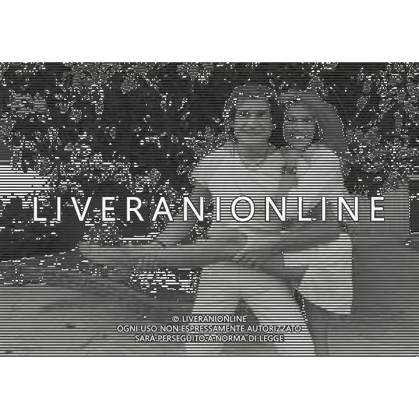 NEG-RETROSPETTIVA GINO SANTERCOLE CON MELU\' VALENTE NELLA FOTO GINO SANTERCOLE CON MELU\' VALENTE A MILANO NELL\'ANNO 1981 ALLA FIERA CAMPIONARIA AG ALDO LIVERANI SAS