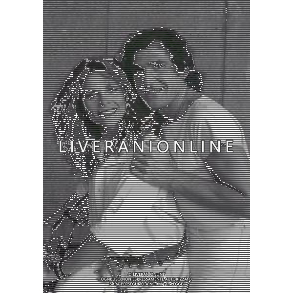 NEG-RETROSPETTIVA GINO SANTERCOLE CON MELU\' VALENTE NELLA FOTO GINO SANTERCOLE CON MELU\' VALENTE A MILANO NELL\'ANNO 1981 ALLA FIERA CAMPIONARIA AG ALDO LIVERANI SAS