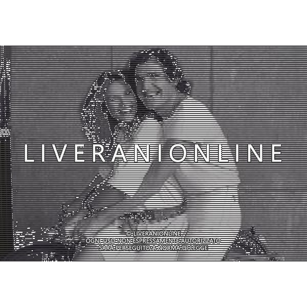 NEG-RETROSPETTIVA GINO SANTERCOLE CON MELU\' VALENTE NELLA FOTO GINO SANTERCOLE CON MELU\' VALENTE A MILANO NELL\'ANNO 1981 ALLA FIERA CAMPIONARIA AG ALDO LIVERANI SAS