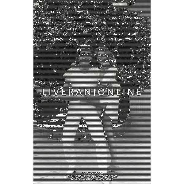 NEG-RETROSPETTIVA GINO SANTERCOLE CON MELU\' VALENTE NELLA FOTO GINO SANTERCOLE CON MELU\' VALENTE A MILANO NELL\'ANNO 1981 ALLA FIERA CAMPIONARIA AG ALDO LIVERANI SAS