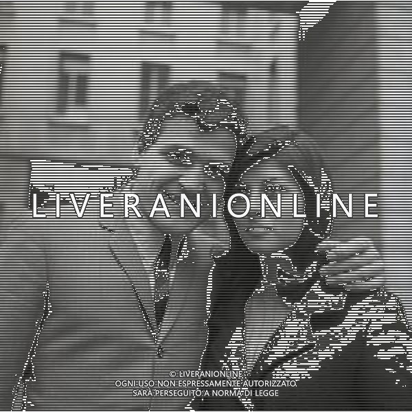 RETROSPETTIVA GINO SANTERCOLE ATTORE E CANTANTE  NELLA FOTO GINO SANTERCOLE CON LA FIDANZATA ANNA MORONI NELL\'ANNO 1965 A ROMA AG ALDO LIVERANI SAS 