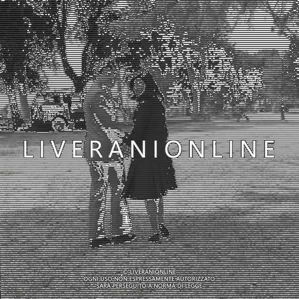 RETROSPETTIVA GINO SANTERCOLE ATTORE E CANTANTE NELLA FOTO GINO SANTERCOLE CON LA FIDANZATA ANNA MORONI NELL\'ANNO 1965 A ROMA AG ALDO LIVERANI SAS