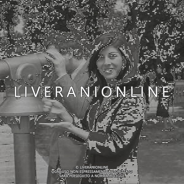 RETROSPETTIVA GINO SANTERCOLE ATTORE E CANTANTE NELLA FOTO GINO SANTERCOLE CON LA FIDANZATA ANNA MORONI NELL\'ANNO 1965 A ROMA AG ALDO LIVERANI SAS