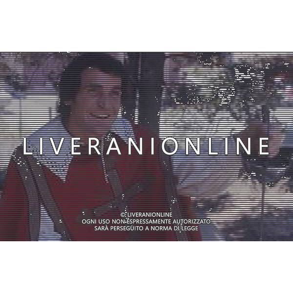 DIAP-RETROSPETTIVA GINO SANTERCOLE CANTANTE E ATTORE NELLA FOTO GINO SANTERCOLE SUL SET DEL FILM LI TRE MOSCHIETTIERI.............. INVECE ERANO QUATTRO NELL\'ANNO 1973 AG ALDO LIVERANI SAS