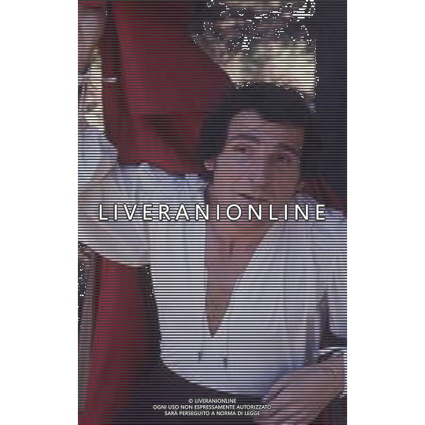 DIAP-RETROSPETTIVA GINO SANTERCOLE CANTANTE E ATTORE NELLA FOTO GINO SANTERCOLE SUL SET DEL FILM LI TRE MOSCHIETTIERI.............. INVECE ERANO QUATTRO NELL\'ANNO 1973 AG ALDO LIVERANI SAS
