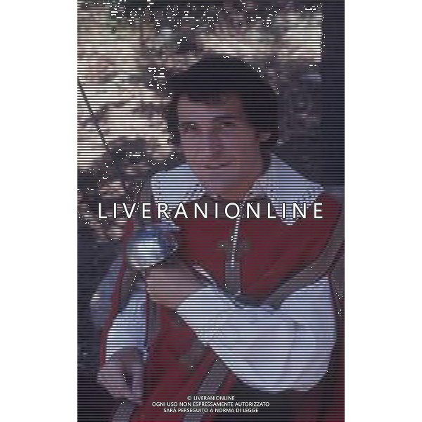 DIAP-RETROSPETTIVA GINO SANTERCOLE CANTANTE E ATTORE NELLA FOTO GINO SANTERCOLE SUL SET DEL FILM LI TRE MOSCHIETTIERI.............. INVECE ERANO QUATTRO NELL\'ANNO 1973 AG ALDO LIVERANI SAS