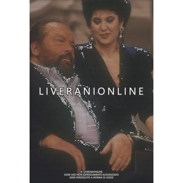 DIAP-RETROSPETTIVA BUD SPENCER PSEUDONIMO DI CARLO PEDERSOLI ATTORE NELLA FOTO BUD SPENCER CON MARISA LAURITO NELL\'ANNO 1992 NELLA TRASMISSIONE TELEVISIVA SERATA D\'ONORE AG ALDO LIVERANI SAS  