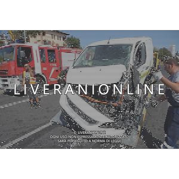 IMOLA 11 09 2023 BRETELLA INCIDENTE STRADALE TRA TRATTORE CON IL RIMORCHIO CHE PORTAVA L\'UVA E DI UN FURGONE DELLE POSTE ITALIANE.IL RIMORCHIO CHE PORTAVA L\'UVA SI E\' RIBALTATO SOTTO IL CAVALCAVIA ©SANNA/AGENZIA ALDO LIVERANI SAS