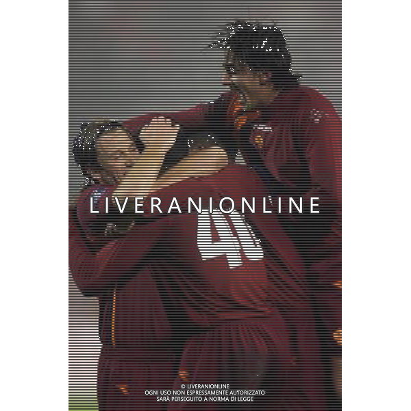BELGRADO 1 DICEMBRE 2005 STELLA ROSSA - ROMA COPPA UEFA NELLA FOTO: ESULTANZA ROMA FOTO ALDO LIVERANI