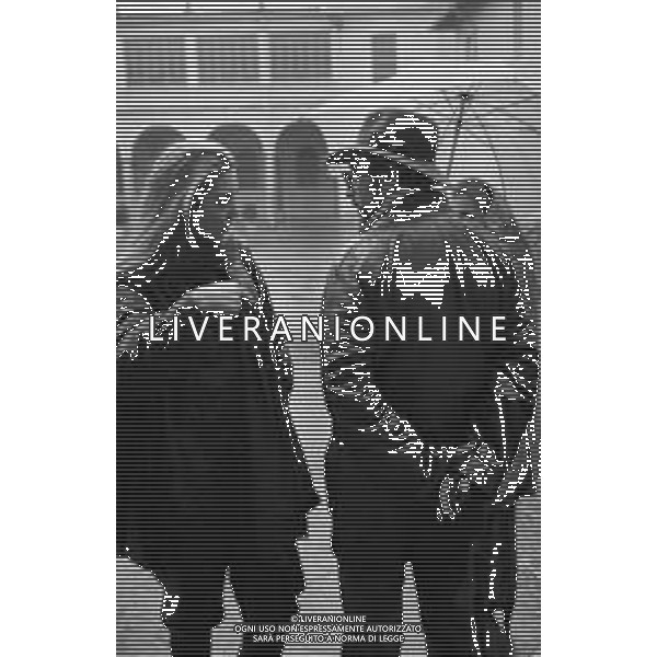 Neg- AMBRA E PARIDE ORFEI DURANTE LA REGISTRAZIONE DI UNA TRASMISSIONE TELEVISIVA A MILANO IL 31.12.1982 AG ALDO LIVERANI SAS