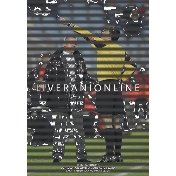 Getafe Madrid (SPA) 19-11-2005 liga spagnola 1 division 2005/06 getafe c.f. sad-club atletico osasuna 0:0 nella foto arbitro lisonzo cortes espelle aguirre javier ph marco luzzani/ag aldo liverani s.a.s.