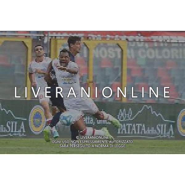 Serie B 2023-2024 Stadio San Vito-Marulla Cosenza Cosenza-Sudtirol Nella foto: Fallo di Michael Venturi su Raphael Odogwu FOTO ANDREA ROSITO-AG ALDO LIVERANI SAS