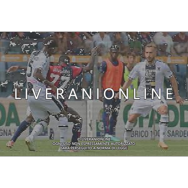 17-9-2023. Cagliari calcio-Udinese calcio. 4° giornata campionato calcio italiano Serie A 2023/2024, Stadio Unipol Domus Cagliari. Foto Salvatore Moi/Agenzia Aldo Liverani s.a.s. Nella foto:Axel Guessand Udinese, Zito Luvumbo Cagliari, Sandi Lovric Udinese ©MOI SALVATORE/AGENZIA ALDO LIVERANI SAS