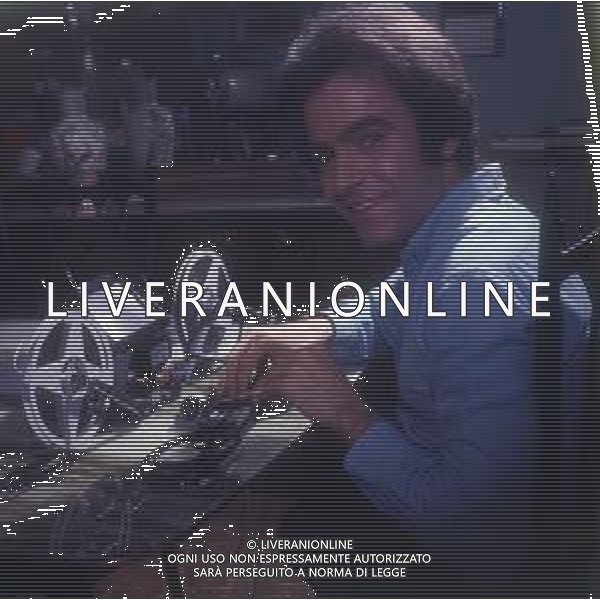 COL-RETROSPETTIVA MARIO TESSUTO CANTANTE NELLA FOTO MARIO TESSUTO A MILANO NELL\'ANNO 1970 AG ALDO LIVERANI SAS