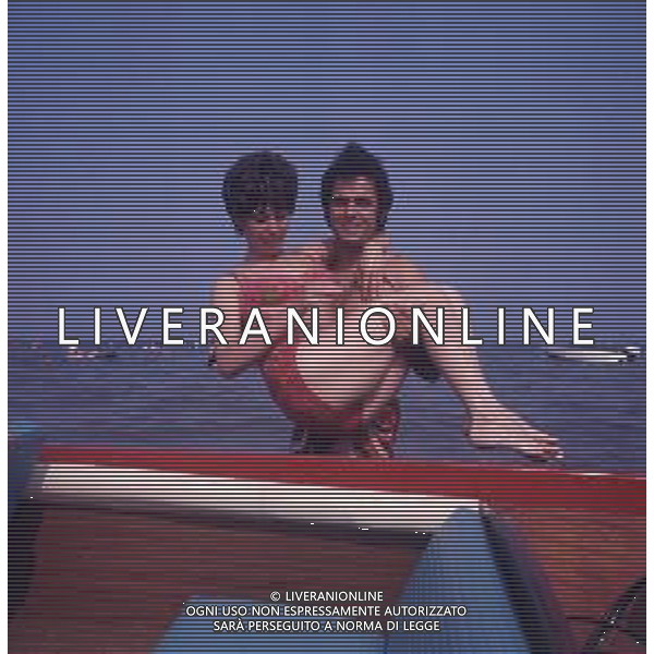 COL-RETROSPETTIIVA MARIO TESSUTO CANTANTE NELLA FOTO MARIO TESSUTO A CESENATICO AL MARE AG ALDO LIVERANI SAS