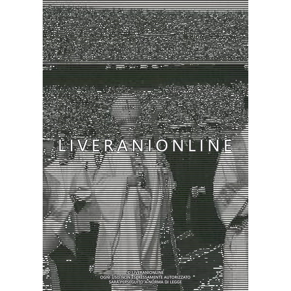 NEG-RETROSPETTIVA CARDINALE GIOVANNI COLOMBO NELLA FOTO IL CARDINALE GIOVANNI COLOMBO A MILANO NELL\'ANNO 1977 ALLO STADIO MEAZZA CON MDRE TERESA DI CALCUTTA AG ALDO LIVERANI SAS