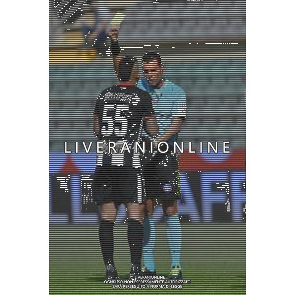 TVRG Cremonese vs Ascoli nella foto l\'arbitro Manuel Volpi di Arezzo ammonisce Giuseppe Bellusci (Ascoli) Cremona 23-09-2023 Stadio Giovanni Zini Campionato Serie BKT - 6a giornata foto Roberto Garavaglia/ag. Aldo Liverani sas/AGENZIA ALDO LIVERANI SAS