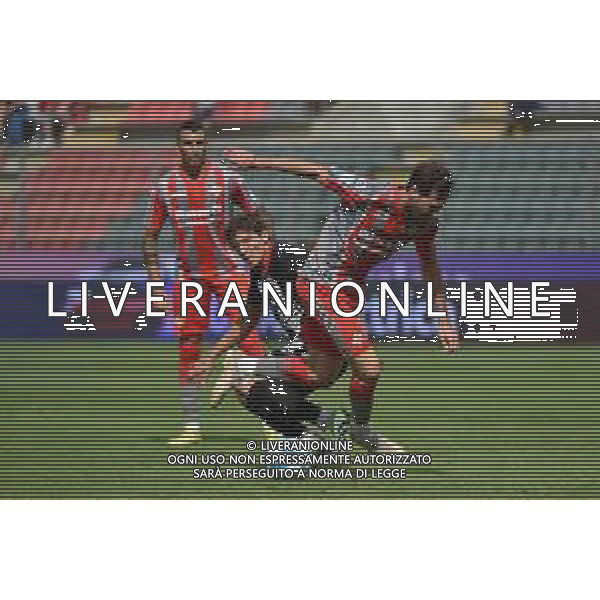 TVRG Cremonese vs Ascoli nella foto Francesco Di Tacchio (Ascoli) e Franco Damian Vazquez (Cremonese) Cremona 23-09-2023 Stadio Giovanni Zini Campionato Serie BKT - 6a giornata foto Roberto Garavaglia/ag. Aldo Liverani sas/AGENZIA ALDO LIVERANI SAS