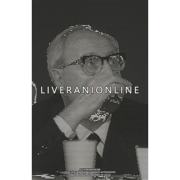 NEG-RETROSPETTIVA GIUSEPPE SARAGAT POLITICO NELLA FOTO GIUSEPPE SARAGAT A GENOVA NELL\'ANNO 1974 AG ALDO LIVERANI SAS  