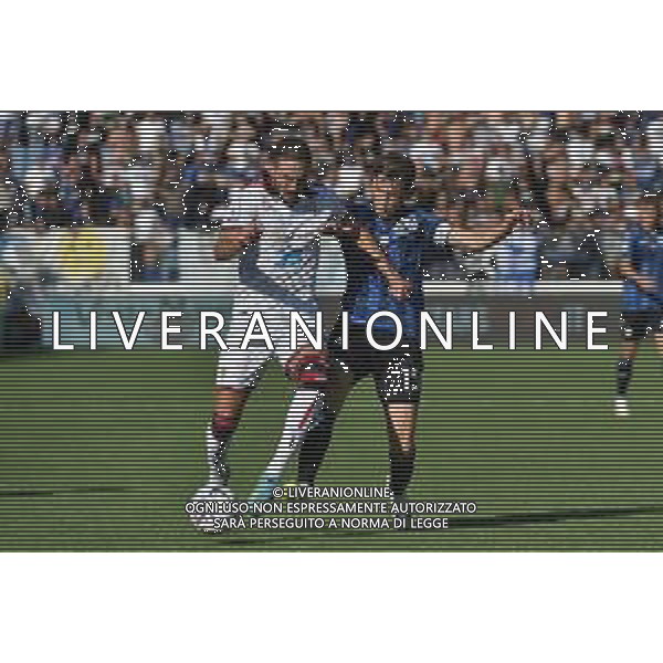 TVRG Atalanta vs Cagliari nella foto Paulo Azzi (Cagliari) e Marten de Roon (Atalanta) Bergamo 24-09-2023 Gewiss Stadium - Stadio Atleti Azzurri d\'Italia Campionato Serie A TIM - 5a giornata foto Roberto Garavaglia/ag. Aldo Liverani sas/ AGENZIA ALDO LIVERANI SAS