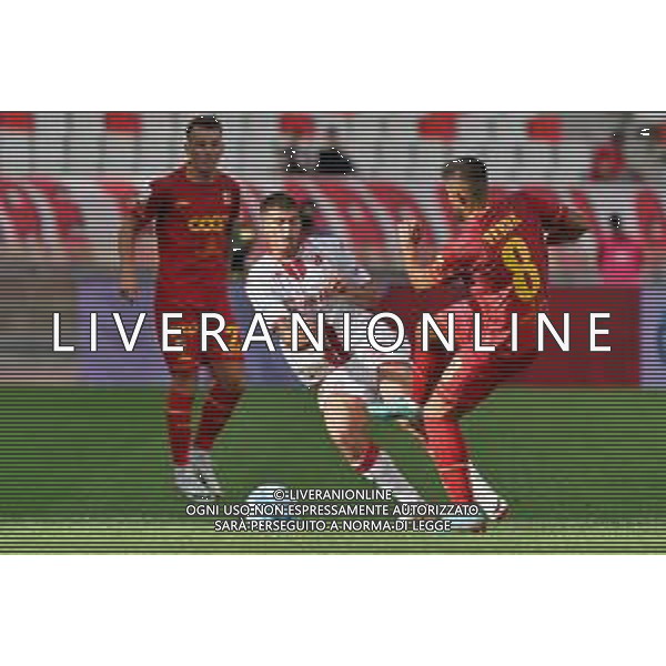 Ilias Koutsoupias (SSC Bari) and Luca Verna (US Catanzaro 1929) during the Italian Serie B match SSC Bari vs US Catanzaro 1929 on September 24, 2023 at the San Nicola stadium in Bari, Italy. Photo by Emmanuele Mastrodonato/ag. Aldo Liverani sas ©Emanuele Mastrodonato / AGENZIA ALDO LIVERANI SAS